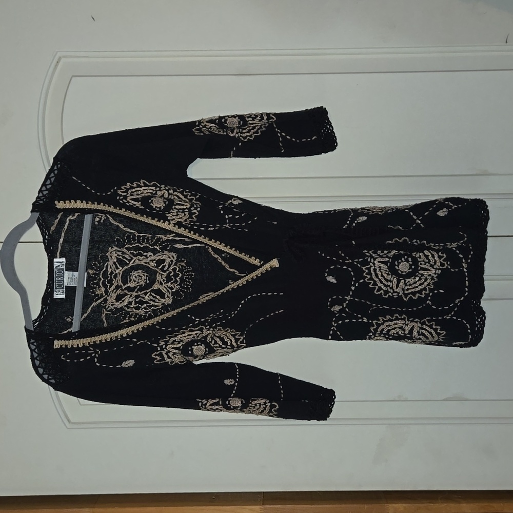 UNIQUE Curio Wrap Sweater Size Small Black Gold